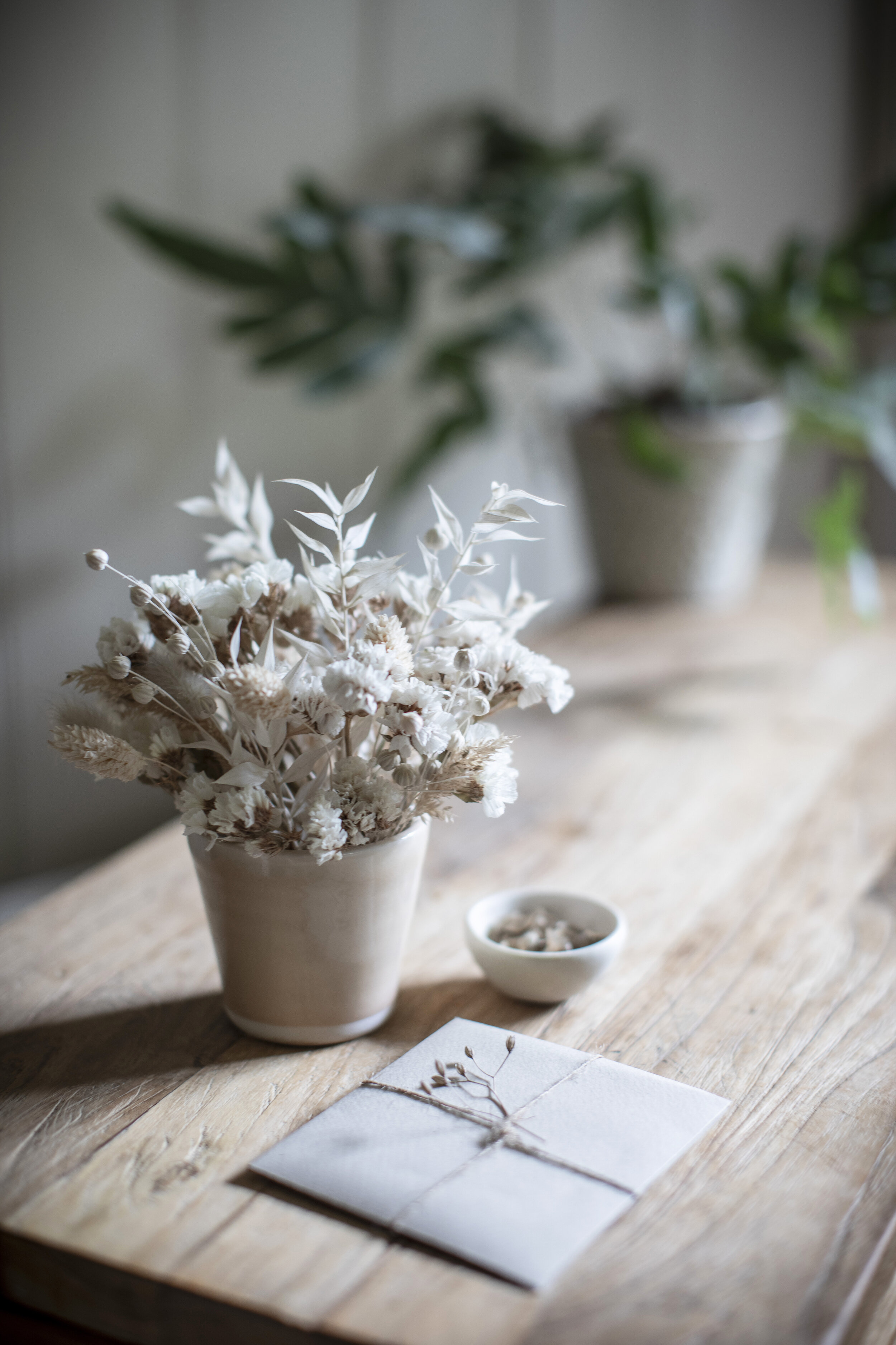 Dry Flower Arrangements in Vase - Simple Design Rules  Flower vase  arrangements, Dried flower arrangements, Dried flowers